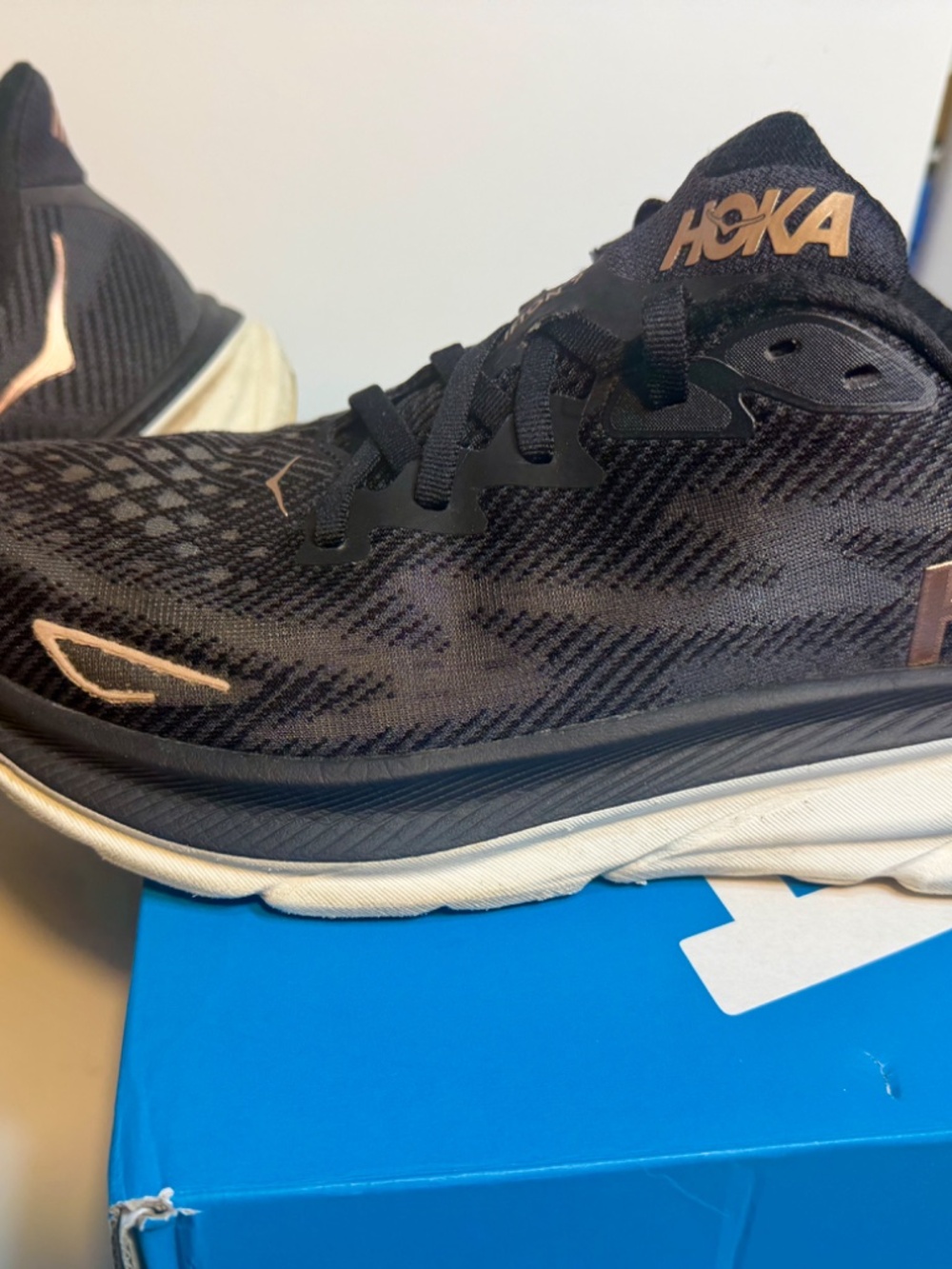 ☀️ HOKA Clifton 9 Black/Rose Gold Running Shoes. used but With Box. Sz 10